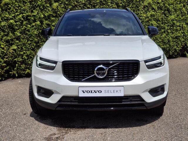 Volvo XC40 B5 AWD R-Design Panoramadak | Trekhaak | H&K Audio | 360 Camera |