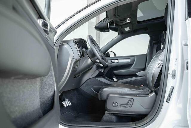 Volvo XC40 T5 Recharge R-Design | Panoramadak | 360° Parkeercamera | Parkeersensoren voor + achter | Harman kardon premium audio | Stoelverwarming | Electrische bedienbare voorstoelen | LED koplampen | Navigatie |
