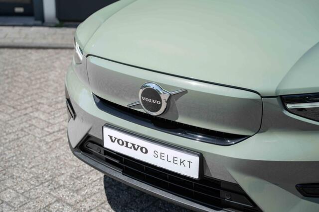 Volvo XC40 Single Motor Extended Range Plus 82 kWh | Elektrische Trekhaak | Verwarmde Stoelen+Stuurwiel | Dodehoekbewaking | Apple Carplay / Android Auto | Keyless Entry/Start