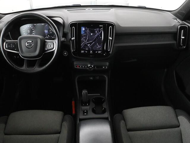 Volvo XC40 1.5 T4 Rech R Design Expression | Panoramadak | Stoel & stuurverwarming | Adaptive cruise | Trekhaak | Camera | Carplay | Getint glas | PHEV