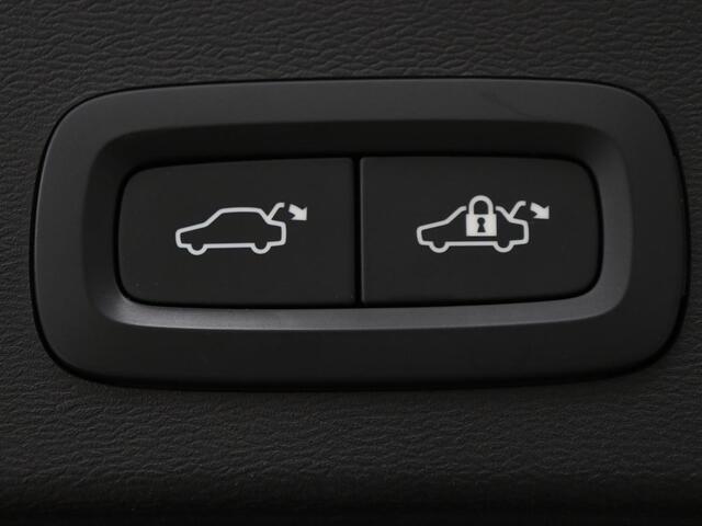 Volvo XC40 1.5 T4 Rech R Design Expression | Panoramadak | Stoel & stuurverwarming | Adaptive cruise | Trekhaak | Camera | Carplay | Getint glas | PHEV