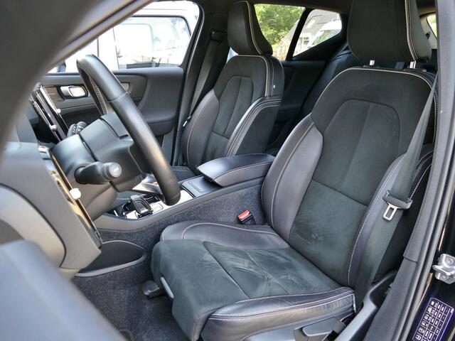 Volvo XC40 Recharge P8 AWD R-Design | schuifdak | Harman Kardon audio | trekhaak | verwarmd stuur