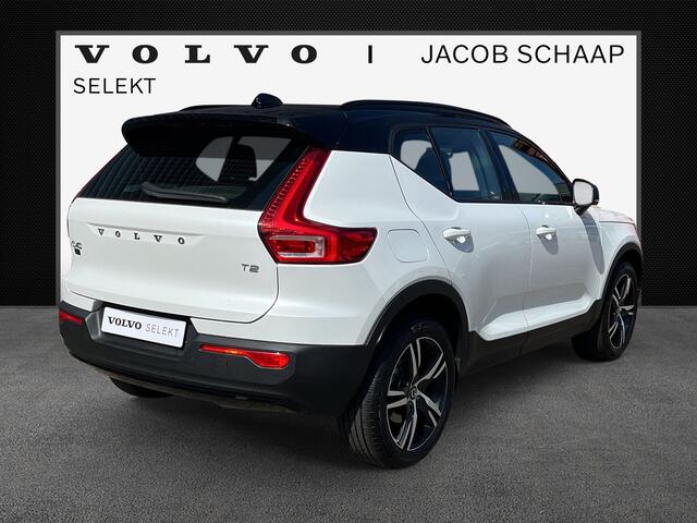 Volvo XC40 T2 R-Design Automaat / Crystal White / 19" 5 Spaaks / Park Assist Line / Adaptieve Cruise control /