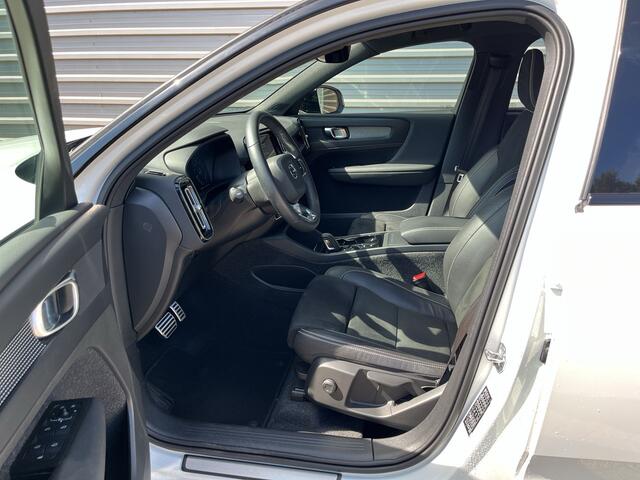 Volvo XC40 T2 R-Design Automaat / Crystal White / 19" 5 Spaaks / Park Assist Line / Adaptieve Cruise control /