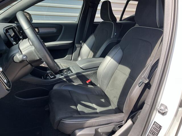 Volvo XC40 T2 R-Design Automaat / Crystal White / 19" 5 Spaaks / Park Assist Line / Adaptieve Cruise control /