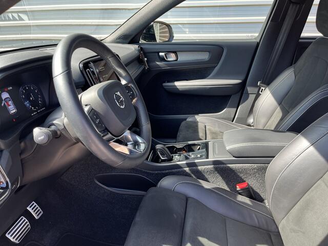Volvo XC40 T2 R-Design Automaat / Crystal White / 19" 5 Spaaks / Park Assist Line / Adaptieve Cruise control /