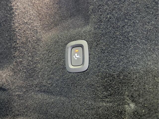 Volvo XC40 1.5 T4 Recharge R-Design PHEV,NAVI/CAM360,PANO,H/K,TREKHAAK