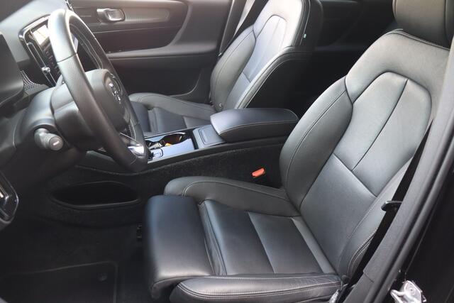 Volvo XC40 Recharge P8 AWD R-Design NL-Auto!! Panoramadak I Leder