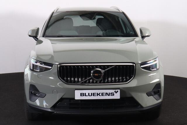 Volvo XC40 T4 Recharge Core Bright - IntelliSafe Assist & Surround - Parkeercamera achter - Verwarmde voorstoelen & stuur - Parkeersensoren voor & achter - Draadloze tel. lader - Extra getint glas - 19' LMV