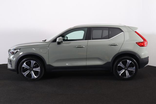Volvo XC40 T4 Recharge Core Bright - IntelliSafe Assist & Surround - Parkeercamera achter - Verwarmde voorstoelen & stuur - Parkeersensoren voor & achter - Draadloze tel. lader - Extra getint glas - 19' LMV