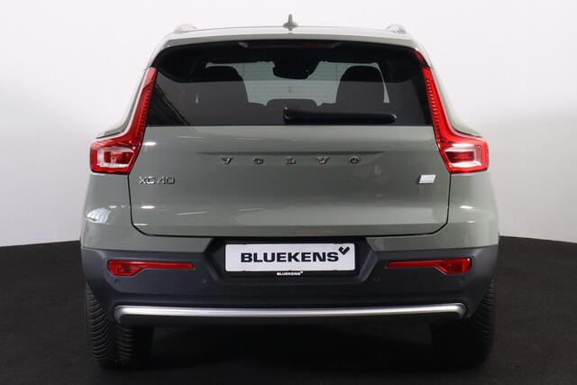 Volvo XC40 T4 Recharge Core Bright - IntelliSafe Assist & Surround - Parkeercamera achter - Verwarmde voorstoelen & stuur - Parkeersensoren voor & achter - Draadloze tel. lader - Extra getint glas - 19' LMV