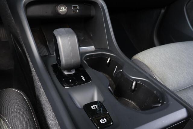 Volvo XC40 T4 Recharge Core Bright - IntelliSafe Assist & Surround - Parkeercamera achter - Verwarmde voorstoelen & stuur - Parkeersensoren voor & achter - Draadloze tel. lader - Extra getint glas - 19' LMV