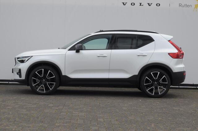 Volvo XC40 211PK Automaat B4 Ultra Dark / Adaptive cruise control / Trekhaak / Elektrische stoelen / Harman Kardon audio / Pilot assist / BLIS / Stoel en stuur verwarming / Elektrische achterklep / Parkeersensoren met 360 camera / Google infotainment