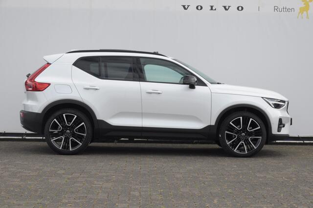 Volvo XC40 211PK Automaat B4 Ultra Dark / Adaptive cruise control / Trekhaak / Elektrische stoelen / Harman Kardon audio / Pilot assist / BLIS / Stoel en stuur verwarming / Elektrische achterklep / Parkeersensoren met 360 camera / Google infotainment