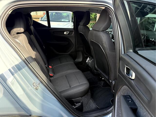 Volvo XC40 1.5 T3 Momentum Camera, Harman/Kardon, App Connect