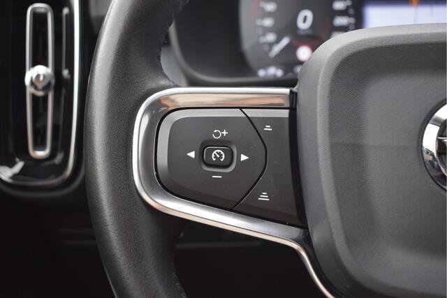 Volvo XC40 2.0 T4 Momentum Trekhaak, Pilot assist, 360", PDC, Park assist, NAP