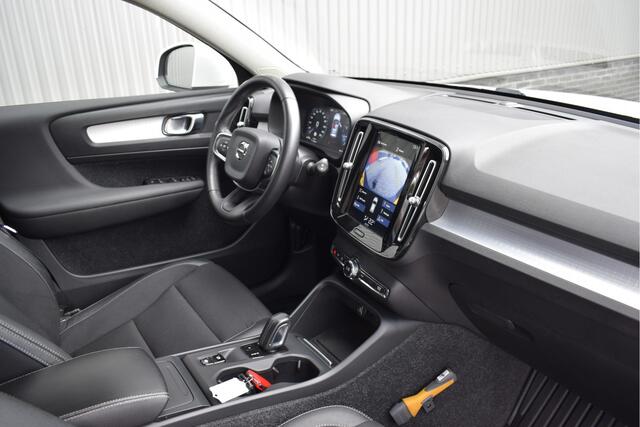 Volvo XC40 2.0 T4 Momentum Trekhaak, Pilot assist, 360", PDC, Park assist, NAP
