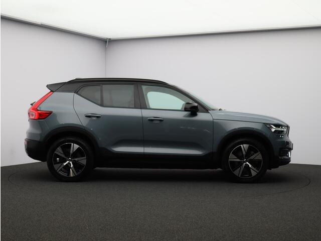 Volvo XC40 Recharge Pro / Trekhaak / Adapt. Cruise Control / Pano. Dak / Stoel- + Stuurwielverwarming / Elek. verstelbare stoelen / BLIS / Harman Kardon