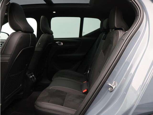 Volvo XC40 Recharge Pro / Trekhaak / Adapt. Cruise Control / Pano. Dak / Stoel- + Stuurwielverwarming / Elek. verstelbare stoelen / BLIS / Harman Kardon