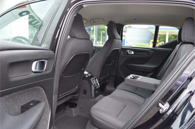 Volvo XC40 1.5 T4 Recharge Inscription Carplay | Pilot Assist | Dodehoeksensor | Bordenherkenning | NL auto
