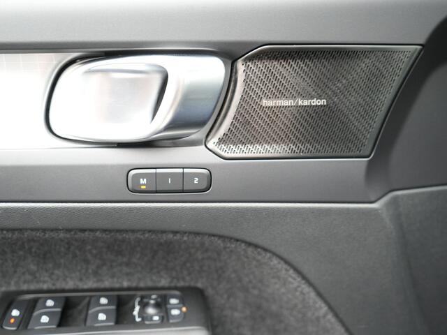 Volvo XC40 T4 Recharge Inscription Plug In Hybrid 211pk Dealer O.H PHEV | Panodak | Lederen Sportstoelen Memory | Adaptive Cruise | 360 Camera | 21"L.M | Harman Kardon | Keyless |
