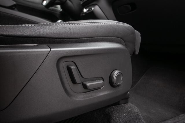 Volvo XC40 1.5 T5 Plug-in hybrid Ultimate Dark - All in rijklaarprijs | Schuifdak | Trekhaak wegklapbaar | Lederen bekleding