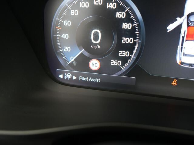 Volvo XC40 T5 Twin Engine Inscription Plug In Hybrid 261pk Thunder Grey Dealer O.H. PHEV | Panodak | Lederen Bekleding | Harman Kardon | Pilot Assist | Apple Carplay | Adaptive Cruise | Navigatie | Camera | DAB | Virtual |