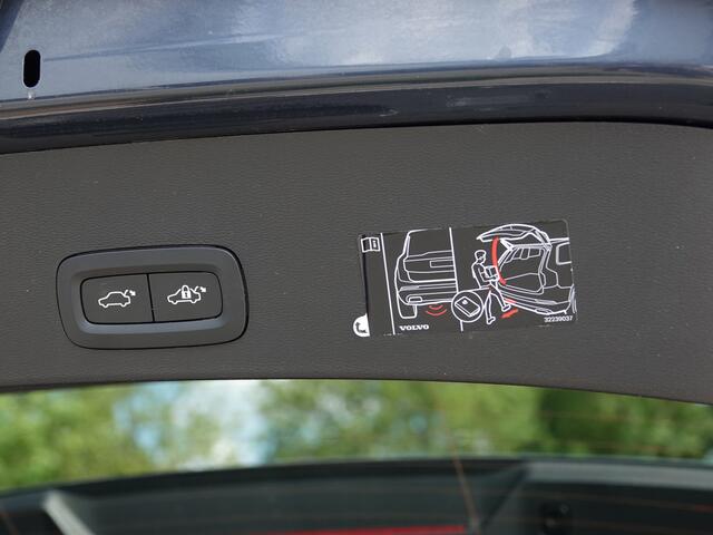 Volvo XC40 1.5 T4 Recharge R-Design TWO-TONE | H-LEER | CAMERA | PDC V+A | WINTERPACK