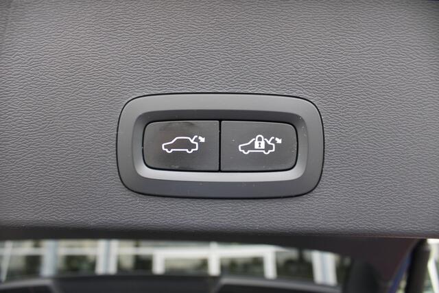 Volvo XC40 T5 Automaat AWD R-Design Intro Edition | 360 Camera | El. Stoelen | Blis | Adapt. Cruise | Verw. Stoel & Stuurwiel | Schuif/kanteldak