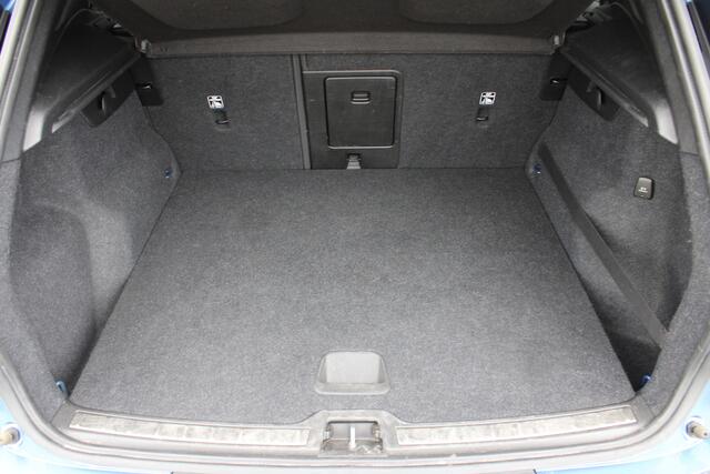 Volvo XC40 T5 Automaat AWD R-Design Intro Edition | 360 Camera | El. Stoelen | Blis | Adapt. Cruise | Verw. Stoel & Stuurwiel | Schuif/kanteldak