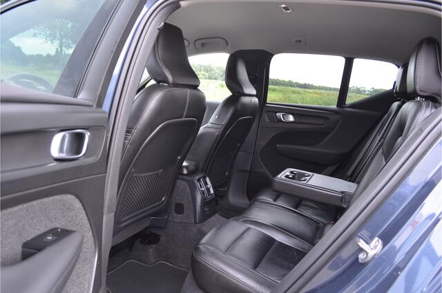 Volvo XC40 1.5 T4 Recharge Inscription Pilot assist | Leer | Carplay | NL auto | a.Camera