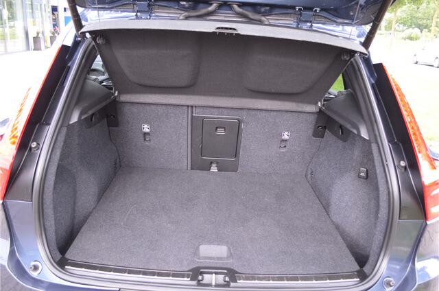 Volvo XC40 1.5 T4 Recharge Inscription Pilot assist | Leer | Carplay | NL auto | a.Camera