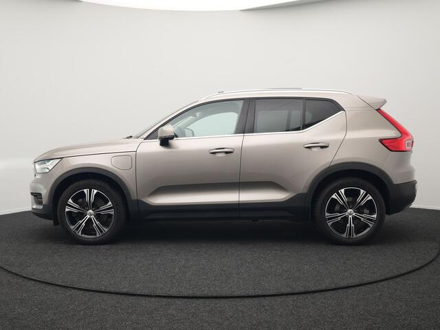 Volvo XC40 T4 Recharge Inscription Plug In Hybrid 211pk PHEV | Panodak | Adaptive Cruise | Pilot Assist | Harman Kardon | Lederen Sportstoelen Verwarmd | Apple Carplay | Camera | Virtual | DAB |