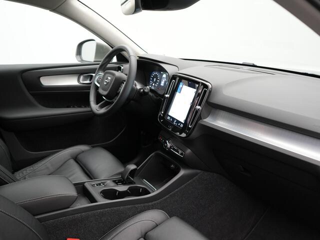 Volvo XC40 T4 Recharge Inscription Plug In Hybrid 211pk PHEV | Panodak | Adaptive Cruise | Pilot Assist | Harman Kardon | Lederen Sportstoelen Verwarmd | Apple Carplay | Camera | Virtual | DAB |
