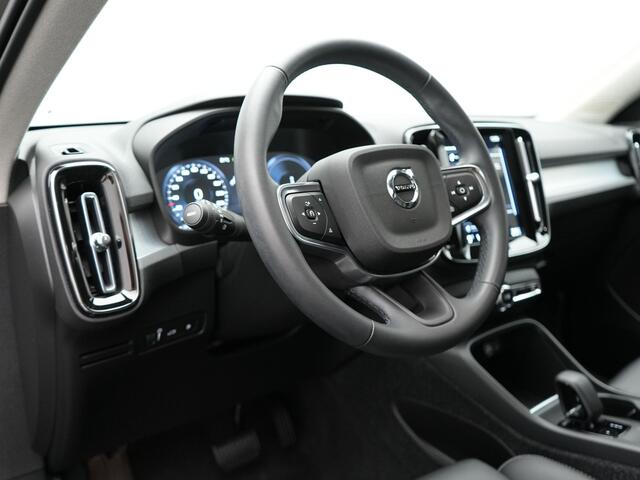Volvo XC40 T4 Recharge Inscription Plug In Hybrid 211pk PHEV | Panodak | Adaptive Cruise | Pilot Assist | Harman Kardon | Lederen Sportstoelen Verwarmd | Apple Carplay | Camera | Virtual | DAB |