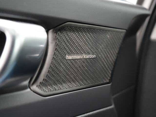 Volvo XC40 T4 Recharge Inscription Plug In Hybrid 211pk PHEV | Panodak | Adaptive Cruise | Pilot Assist | Harman Kardon | Lederen Sportstoelen Verwarmd | Apple Carplay | Camera | Virtual | DAB |