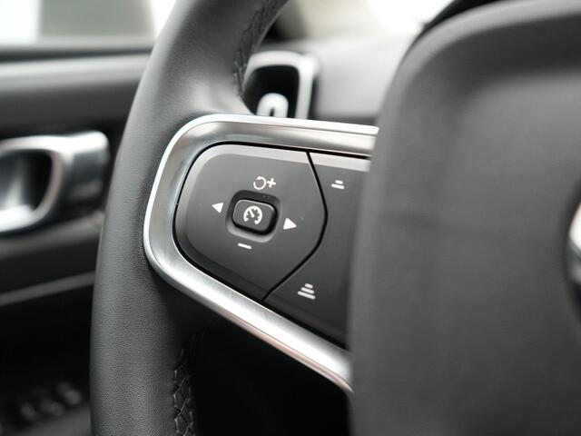 Volvo XC40 T4 Recharge Inscription Plug In Hybrid 211pk PHEV | Panodak | Adaptive Cruise | Pilot Assist | Harman Kardon | Lederen Sportstoelen Verwarmd | Apple Carplay | Camera | Virtual | DAB |
