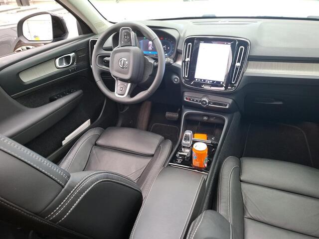 Volvo XC40 2.0 B4 AWD Ultimate Dark | Facelift | Leder | Memory | Panorama-schuifdak | 360° Camera | Harman/Kardon | Keyless Entry | Stuur + Stoel verwarming |