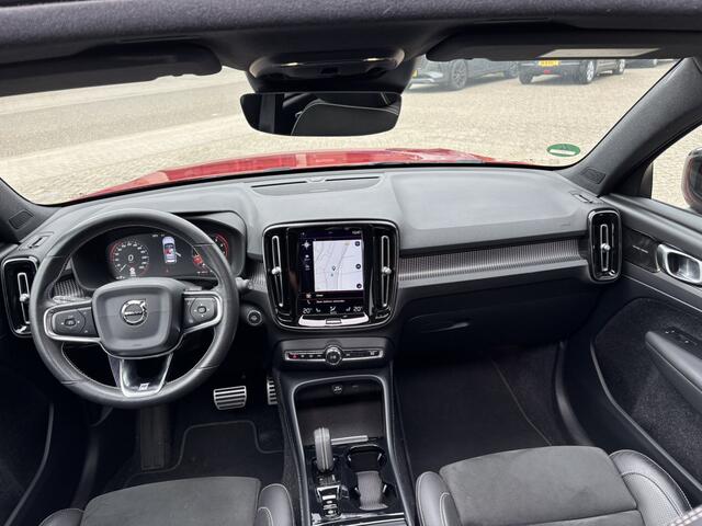 Volvo XC40 2.0 T4 R-Design / Navi / Camera / Schuifkanteldak / Harman Kardon Audio /