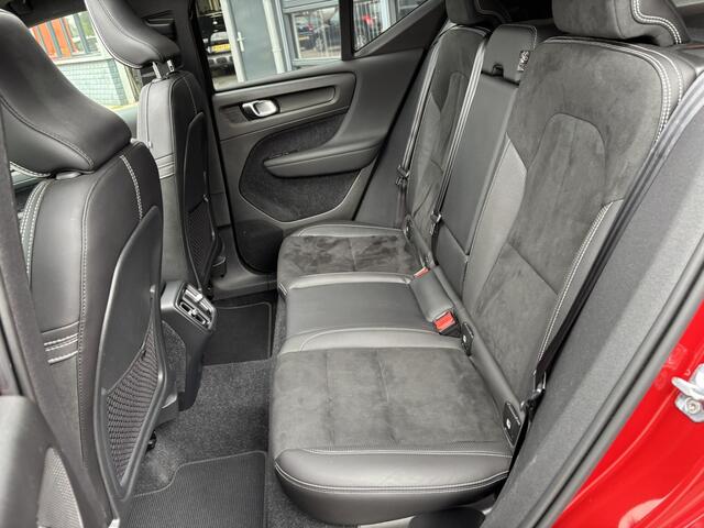 Volvo XC40 2.0 T4 R-Design / Navi / Camera / Schuifkanteldak / Harman Kardon Audio /