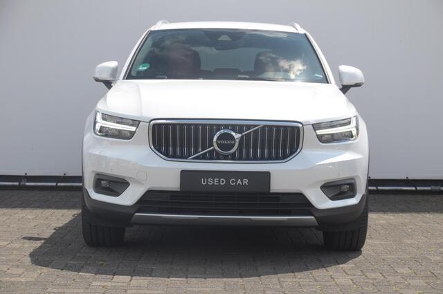 Volvo XC40 T4 190PK Automaat Inscription / Adaptieve cruise control / Parkeersensoren met camera / BLIS / Stoelverwarming / Elektrische stoelen / Keyless entry / Elektrische achterklep