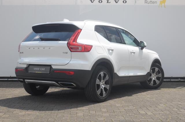 Volvo XC40 T4 190PK Automaat Inscription / Adaptieve cruise control / Parkeersensoren met camera / BLIS / Stoelverwarming / Elektrische stoelen / Keyless entry / Elektrische achterklep