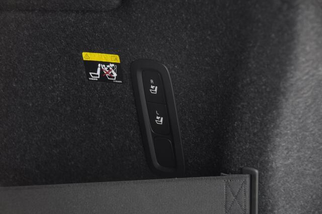 Volvo XC40 T4 190PK Automaat Inscription / Adaptieve cruise control / Parkeersensoren met camera / BLIS / Stoelverwarming / Elektrische stoelen / Keyless entry / Elektrische achterklep