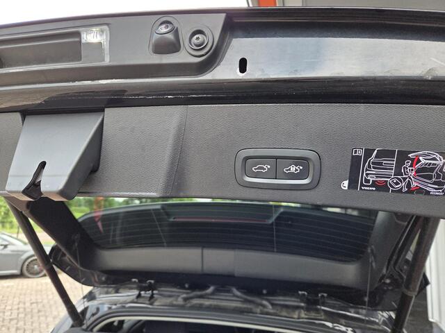 Volvo XC40 1.5 T3 Momentum Pro, Panoramadak, Memory Stoelen, Elec Achterklep,