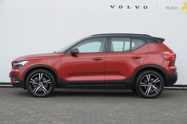 Volvo XC40 T5 262PK Automaat Recharge R-Design / BLIS / Elektrische achterklep / Keyless entry / Apple carplay / Parkeersensoren met 360 camera / 19"velgen / Bluetooth / Leder met alcantara bekleding / Cruise control