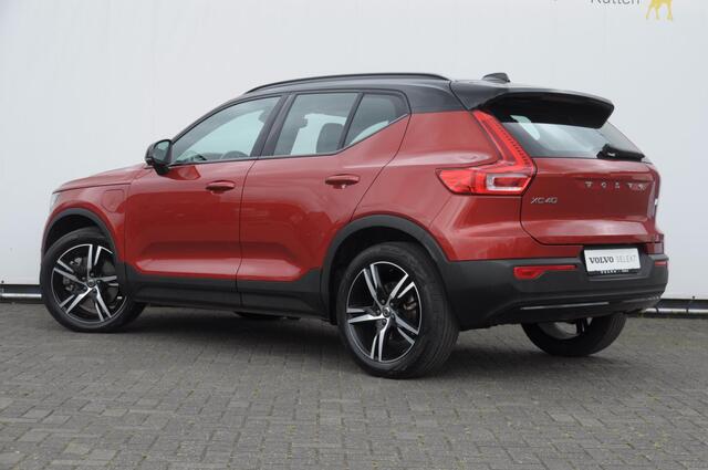Volvo XC40 T5 262PK Automaat Recharge R-Design / BLIS / Elektrische achterklep / Keyless entry / Apple carplay / Parkeersensoren met 360 camera / 19"velgen / Bluetooth / Leder met alcantara bekleding / Cruise control