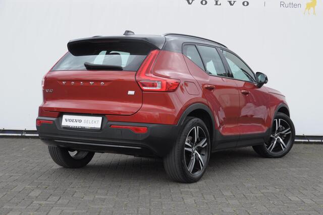 Volvo XC40 T5 262PK Automaat Recharge R-Design / BLIS / Elektrische achterklep / Keyless entry / Apple carplay / Parkeersensoren met 360 camera / 19"velgen / Bluetooth / Leder met alcantara bekleding / Cruise control