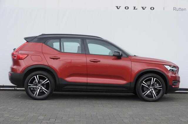 Volvo XC40 T5 262PK Automaat Recharge R-Design / BLIS / Elektrische achterklep / Keyless entry / Apple carplay / Parkeersensoren met 360 camera / 19"velgen / Bluetooth / Leder met alcantara bekleding / Cruise control