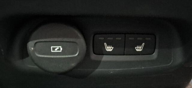 Volvo XC40 Recharge P8 AWD R-Design Trekhaak / Panoramadak / Camera