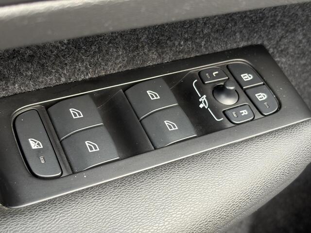 Volvo XC40 1.5 T4 Recharge Inscription Expression | LED | Trekhaak | Adaptieve cruise controle | Harman/Kardon | Camera | Lendesteun | Keyless | getint glas | stoel en stuur verwarming |